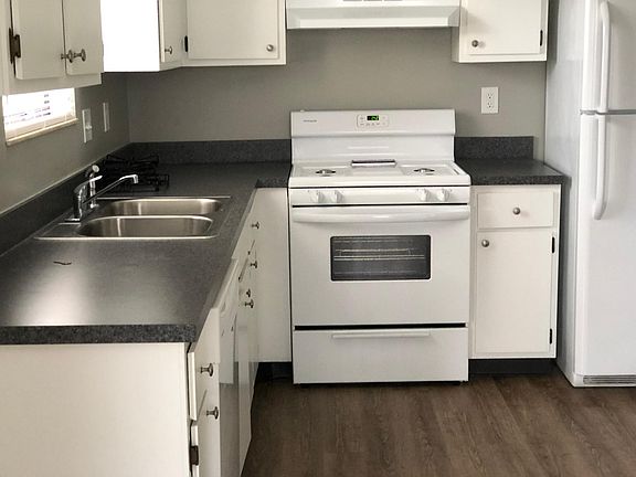 4th image of 3800 Longton Dr