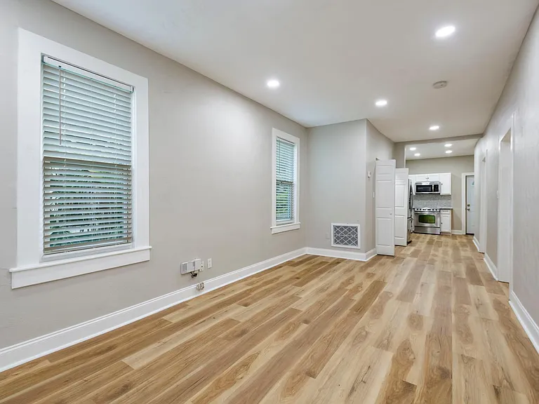 2701 E Columbus Dr — Photo 6
