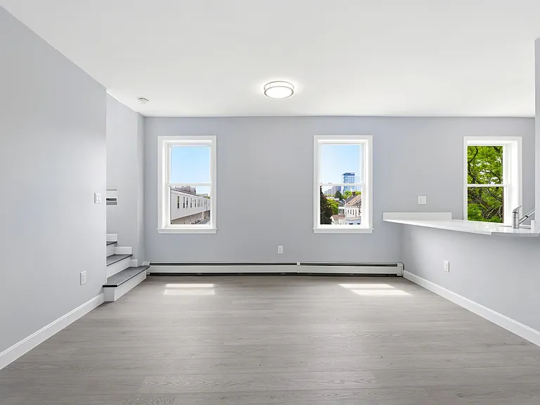 250-252 Main St #3R — Photo 6