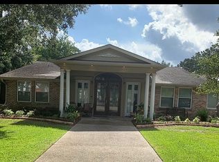 161 Colonial Club Dr, Harahan, LA 70123