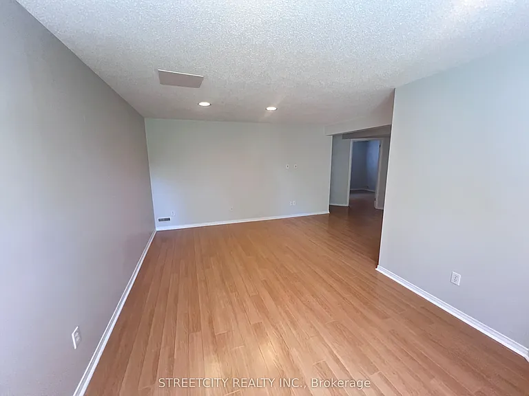 472 Talltree Cres — Photo 26