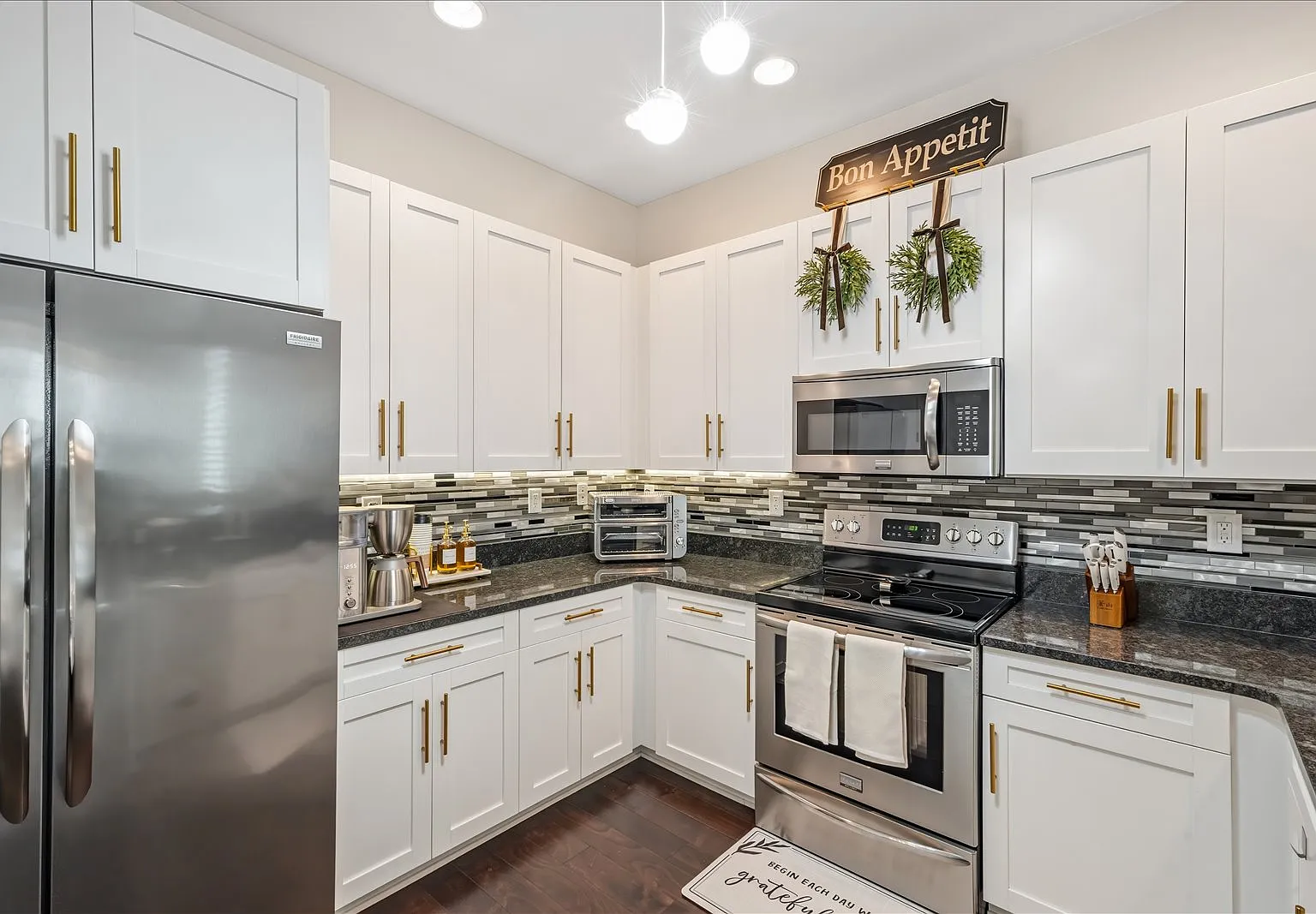 3 bed, 2181 sqft, $3,600 — Photo 4