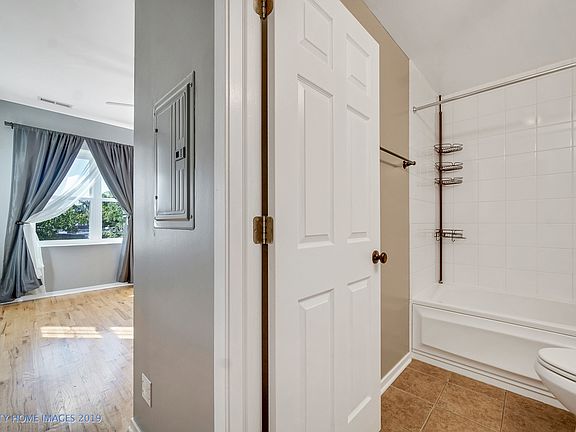 4th image of 3124 W Cullom Ave #U3