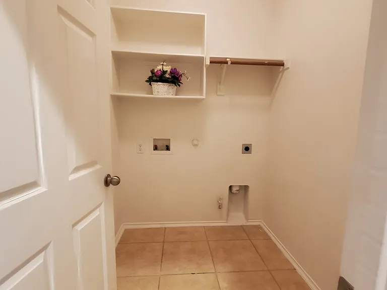 2810 Morgan Dr — Photo 16