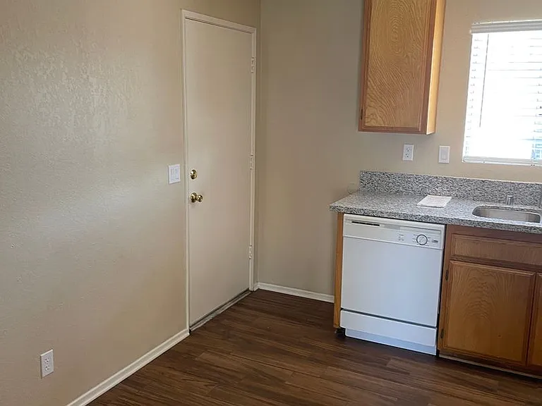 16180 Muni Rd. — Photo 9
