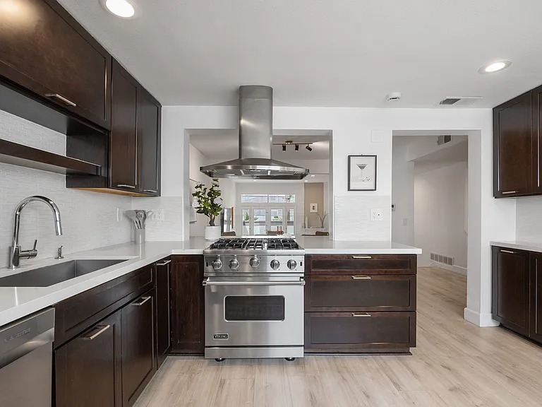 17165 Palisades Cir — Photo 10