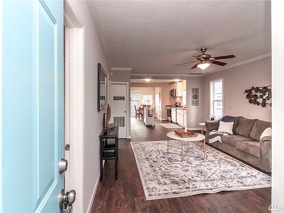 5th image of 413 Corrin Ave SE