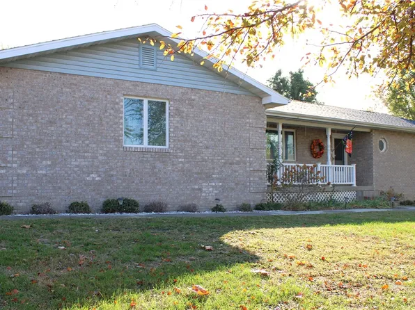 421 S Vine St, Shelbyville, IL 62565