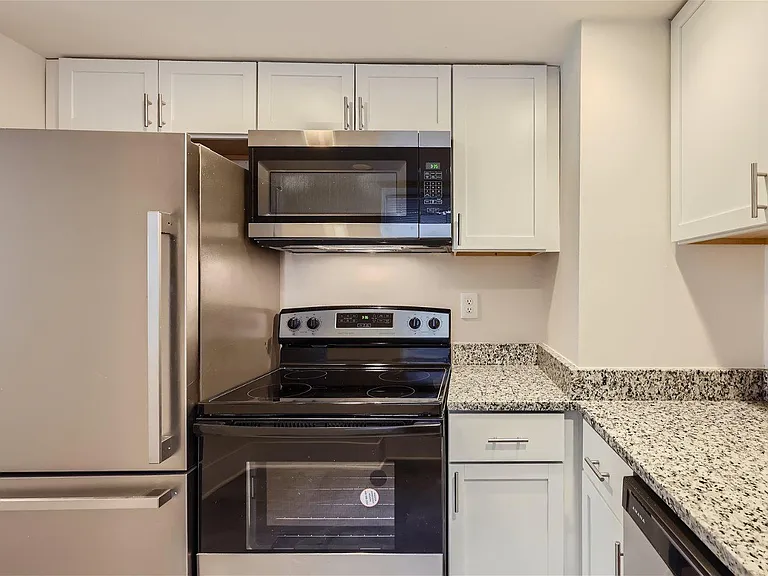 521 S Dallas St — Photo 3