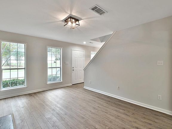 5th image of 201 Preston Cir