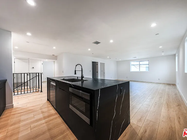 1525 S Carmelina Ave #1527 — Photo 7