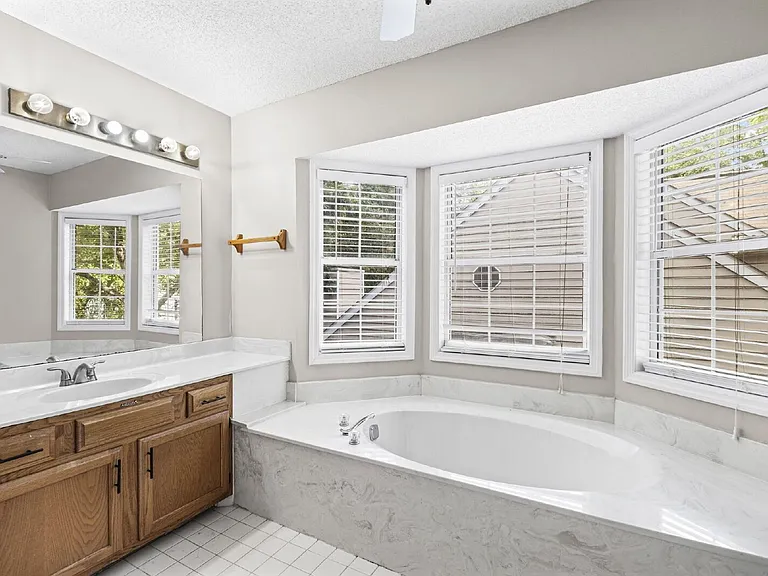 5180 Laurel Bridge Ct SE — Photo 24