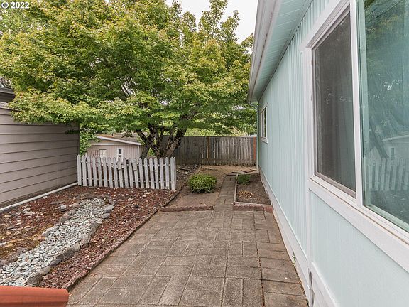 4th image of 21100 NE Sandy Blvd Unit 124