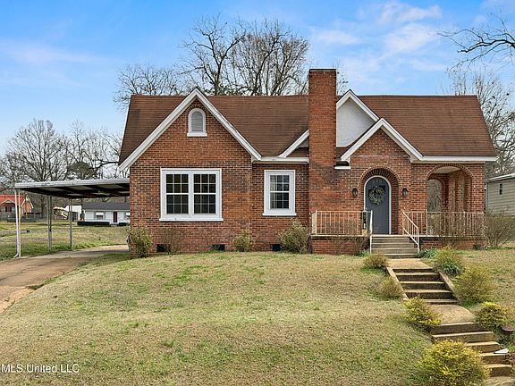 2nd image of 220 N Pearl St