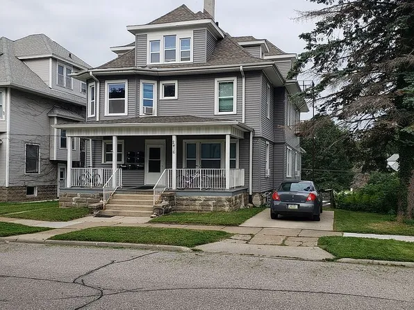 2416 Olive St, Cedar Falls, IA 50613