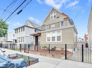 35-15 98th St, Corona, NY 11368