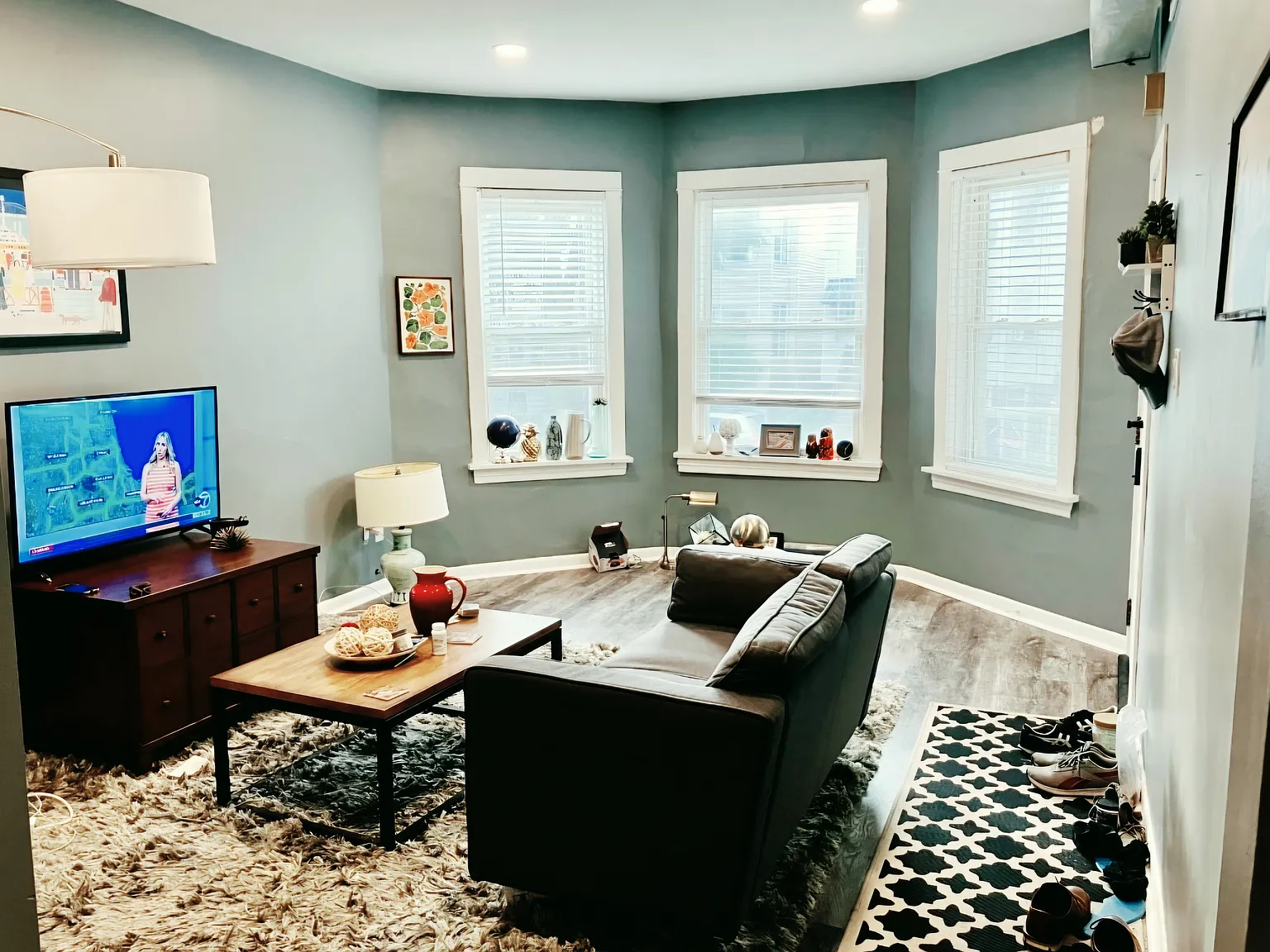 3 bed, 1000 sqft, $2,395 — Photo 1