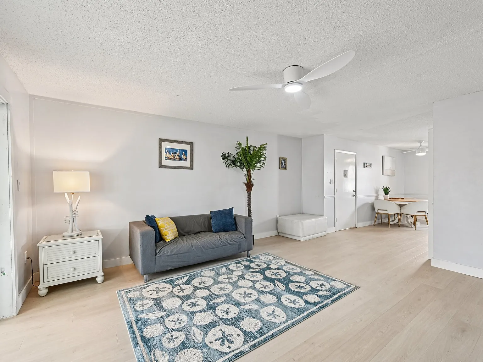 2 bed, 925 sqft, $1,600 — Photo 3