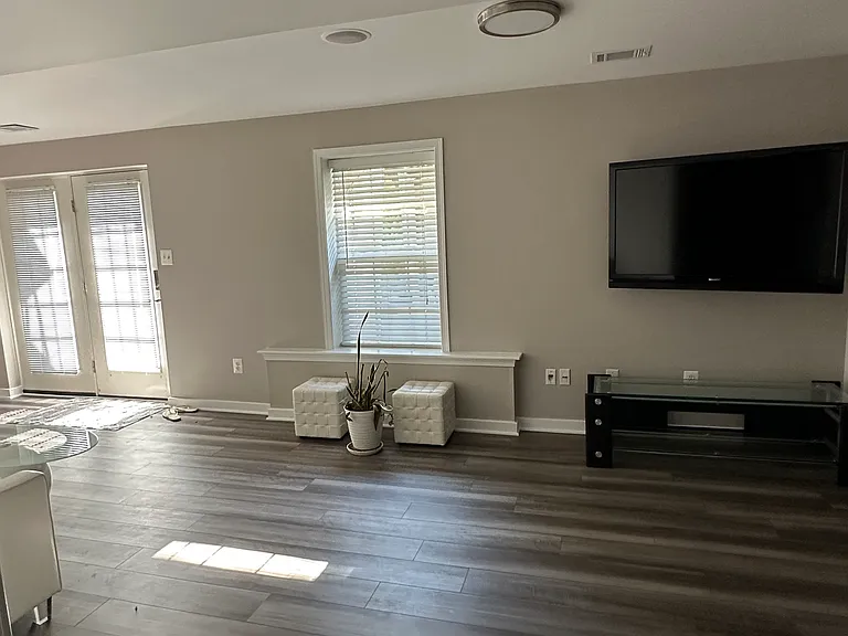 213 Stacey Ct — Photo 10
