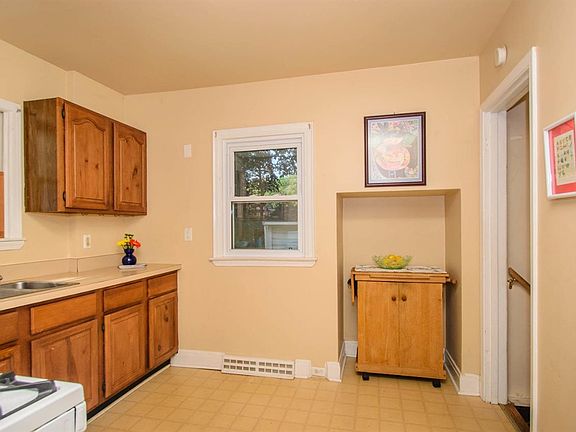 5th image of 455 Evergreen Dr