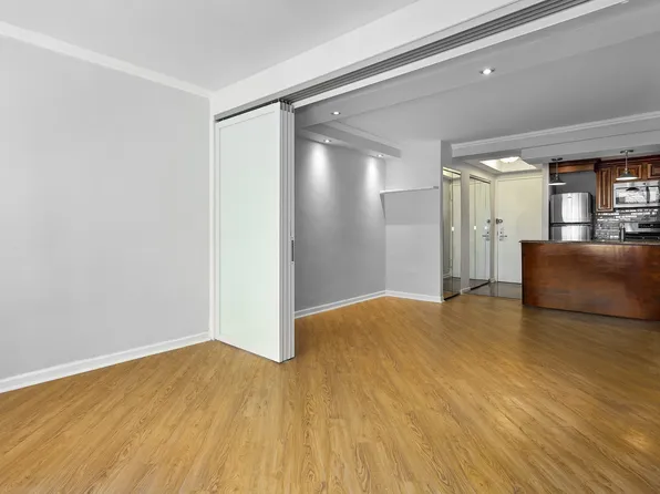 240 East 55th Street image 1 of 5