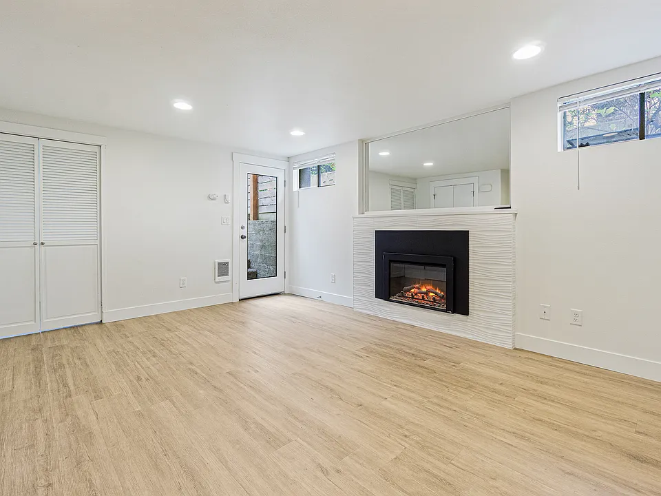 532 12th Ave E #532B