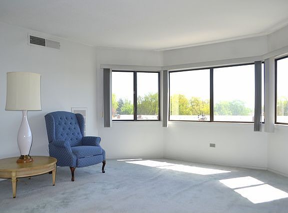 2nd image of 5500 Lincoln Ave Unit 412