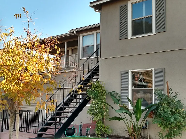 114 E Yale Ave #114 — Photo 3