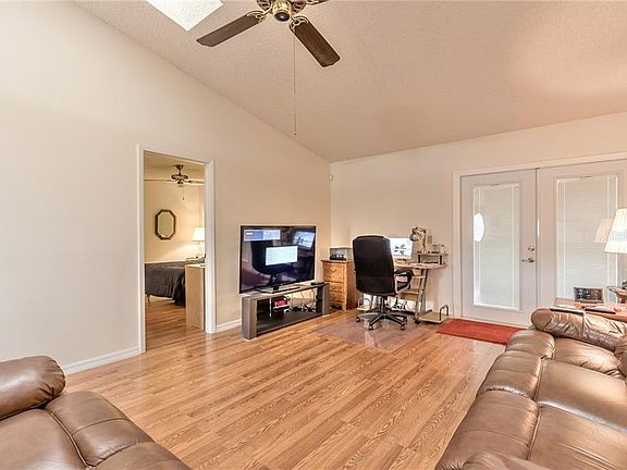 4th image of 2403 Academy Ave