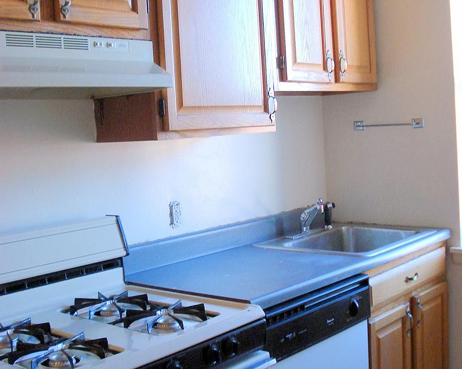 1st image of 27 College Ave #2C