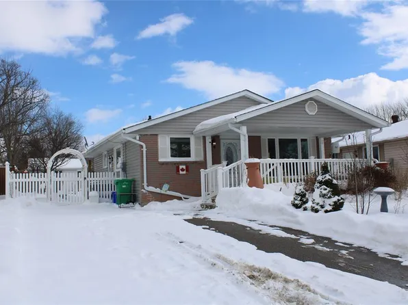 518 Cardinal Cres, Petrolia, ON N0N 1R0