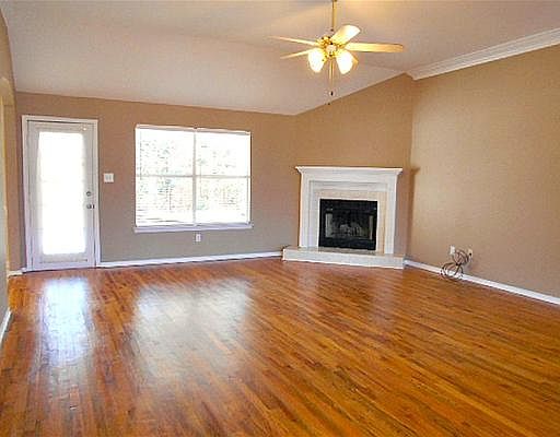 3rd image of 15364 Lakeview Ct