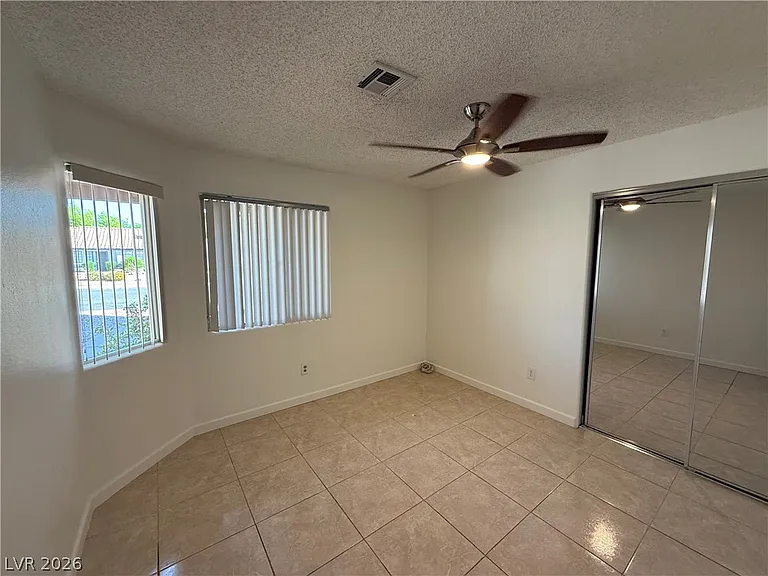 488 Chelsea Dr — Photo 9