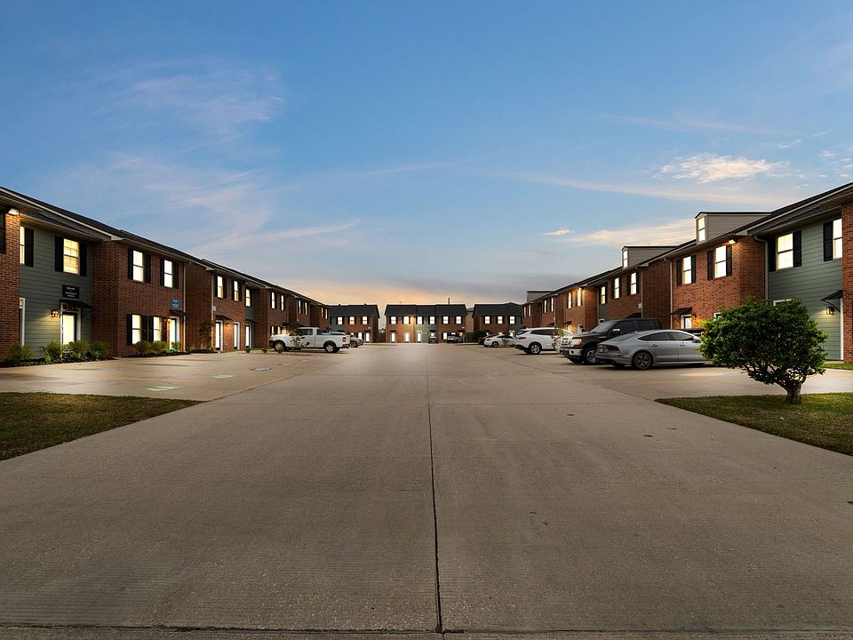 1st image of 1711 Mignonette Ln Suite 6C