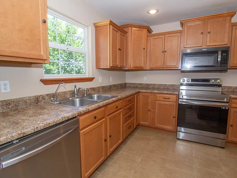 22039 Harlan Ln — Photo 22