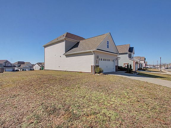 5th image of 631 Trevino Way