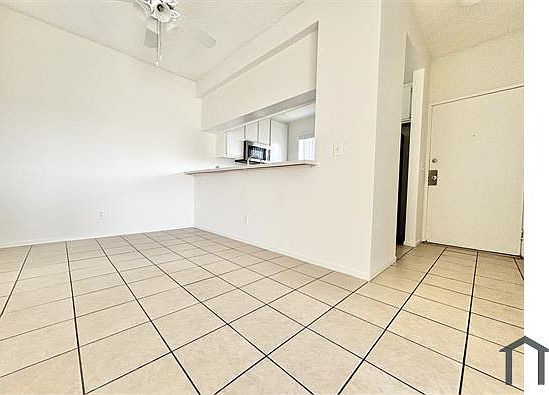 4th image of 868 S Kingsley Dr #201