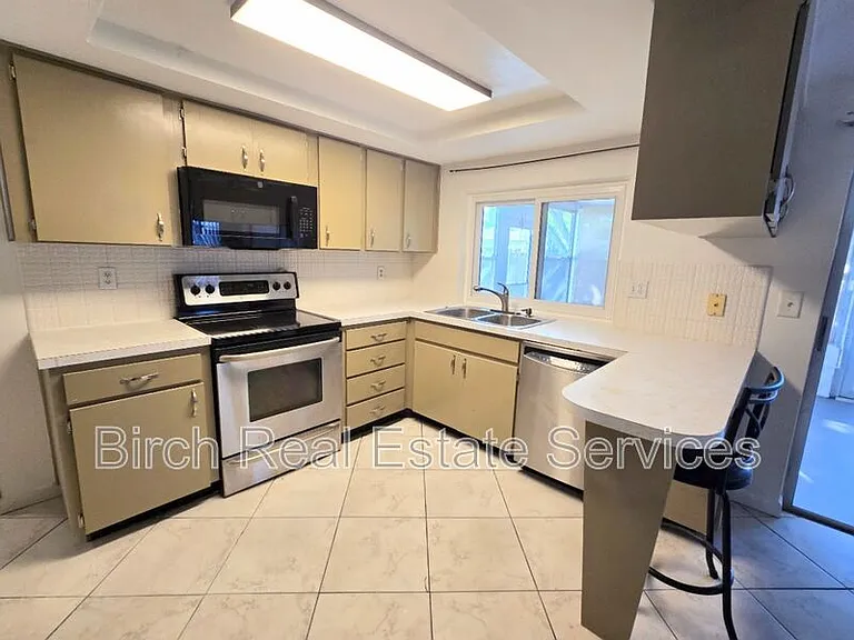 7435 Live Oak Ln — Photo 4