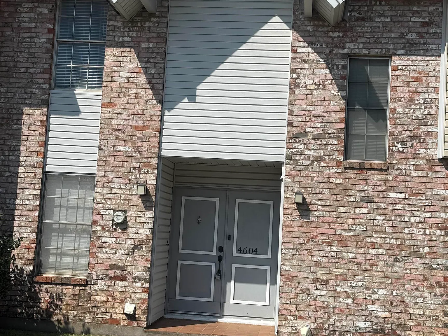 2 bed, 1.5 bath, 1100 sqft, $1,550 — Photo 1