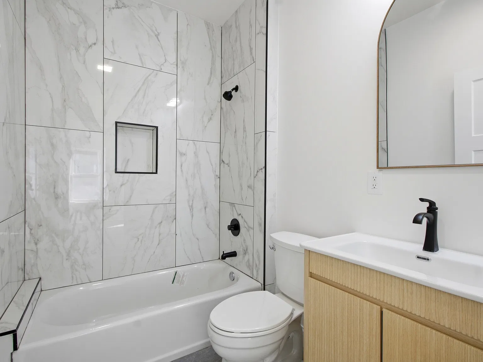 3 bed, 2.5 bath, 1200 sqft, $2,700 — Photo 3