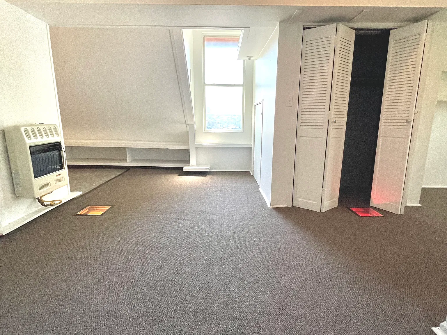 Studio, 900 sqft, $1,550 — Photo 3