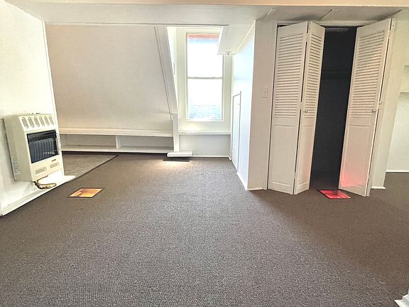 3rd image of 2061 N Whipple St #3