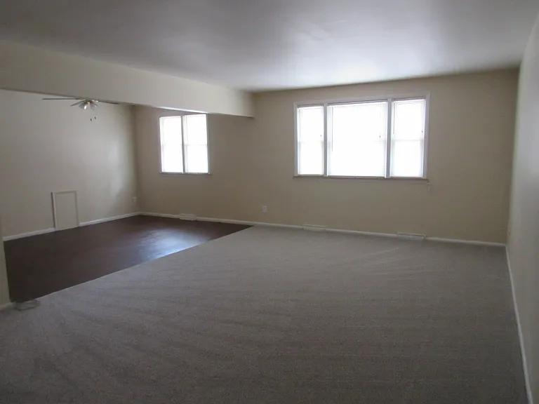 Van Lee Living Room & Dining area
