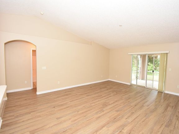 3rd image of 15 Pinetree Dr