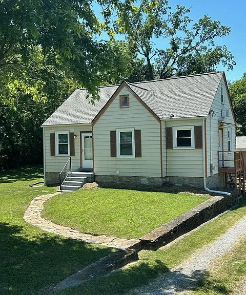 2911 Dobbs Ave — Photo 1