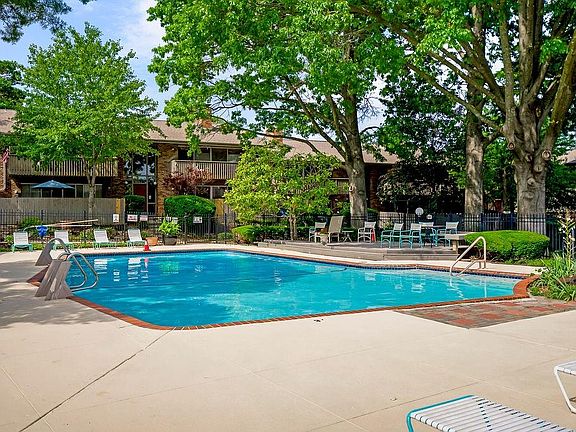 2nd image of 8740 Metcalf Ave #203