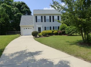 3703 Queenswood Ln, Jamestown, NC 27282