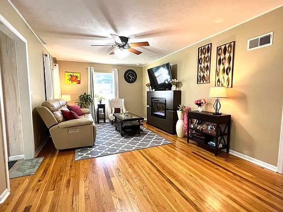 2nd image of 2621 S 34th St