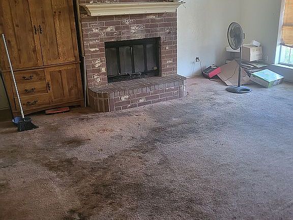 3rd image of 901 Brooks Dr