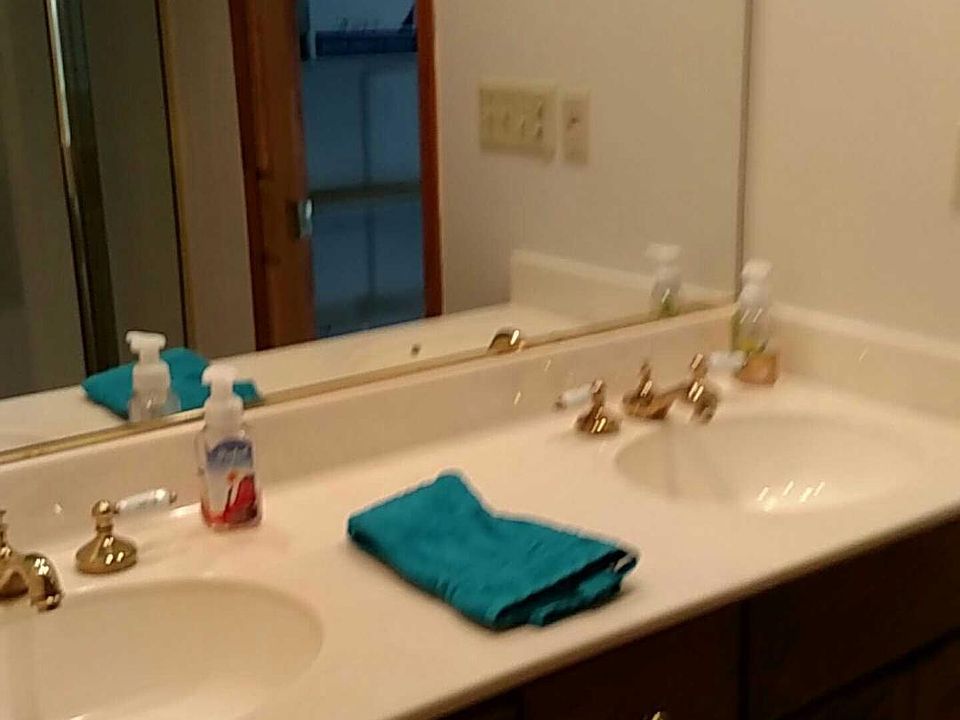 Double sink in the bathroom.